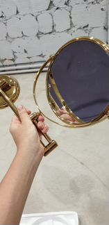 Золотое косметическое увеличительное зеркало
