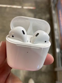 Беспроводные наушники AirPods