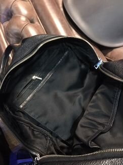 Черный кожаный рюкзак
