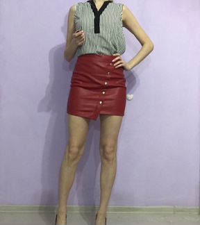 Юбка красная из экокожи