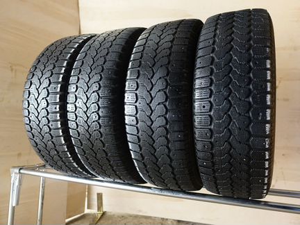 215 65 16 Yokohama Ice Guard F-700Z 9r8Q