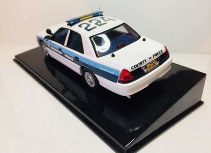 Ford Crown Victoria PI Arlington County Police 1:4