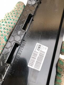 Накладка двери передняя правая Skoda Octavia A7