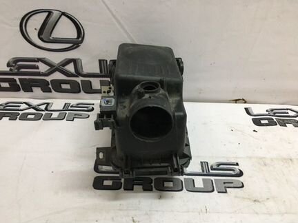 Корпус воздушного фильтра Toyota Avensis AZT250L