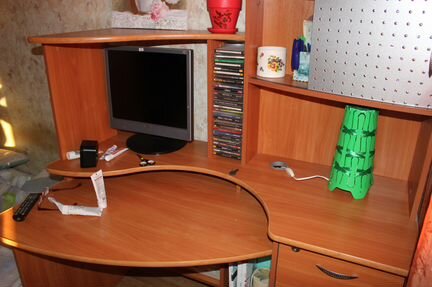 Стол компьютерный