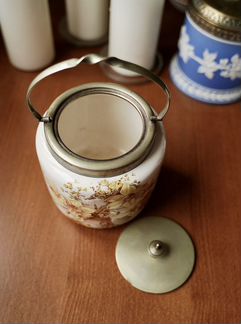 Старинная бисквитница с нарциссами, Англия, 1930 г