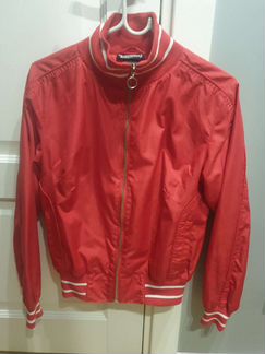 Ветровка красная женская