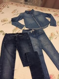 Джинсовые брюки и рубашка