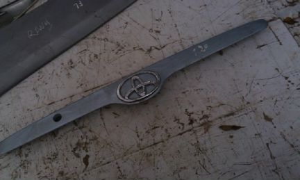 Toyota camri 40 седан накладка багажника