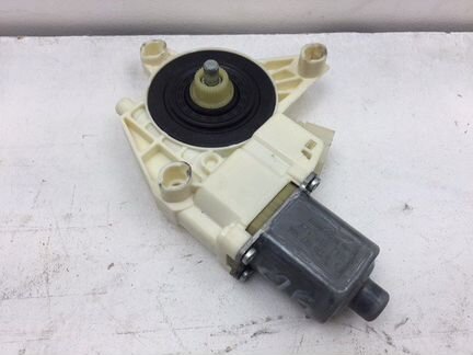 Мотор стеклоподъемника задний правый Mercedes E350