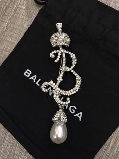 Balenciaga брошь «В», Италия Новая