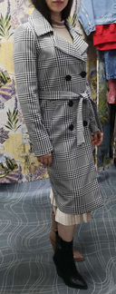 Пальто двубортнее с поясом на подкладе