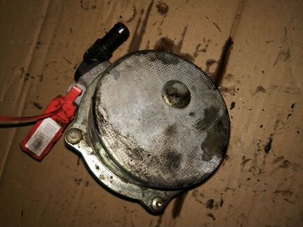 Вакуумный насос на Audi A4 B6 2004г