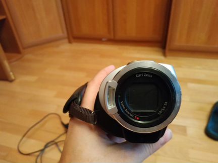Цифровая видеокамера Sony HandyCam DCR-SR300