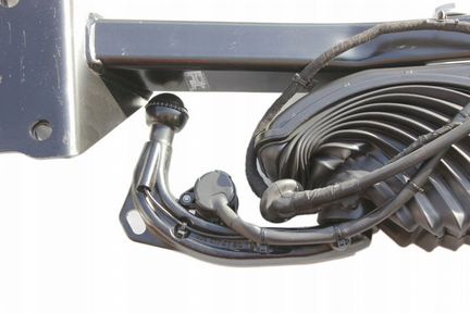 Фаркоп Audi Q7 4M с установкой