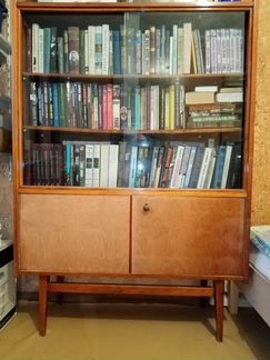 Шкаф книжный полированный 60-х годов хх века