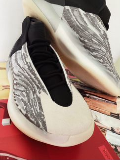 Yeezy Quantum lifestyle