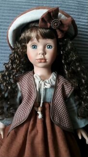 Фарфоровая кукла