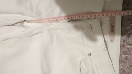Белые джинсы red valentino